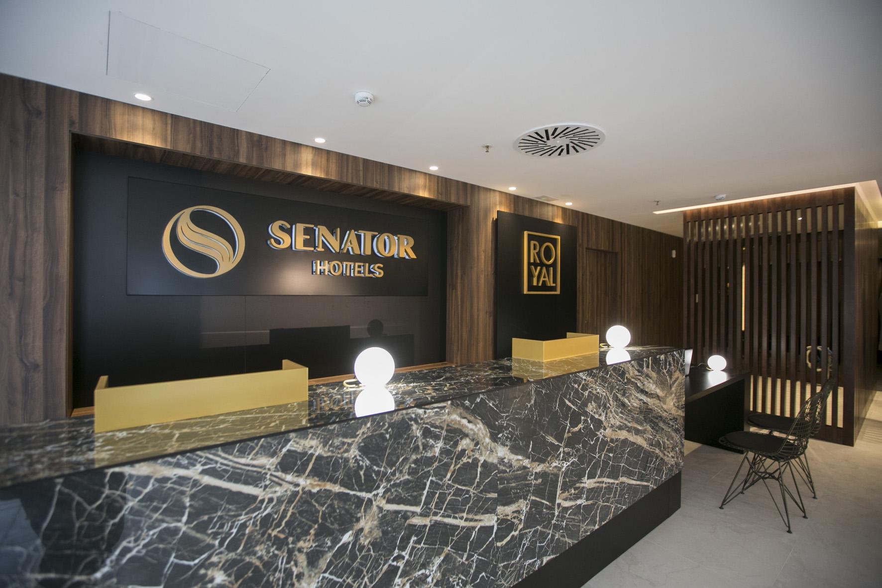 فندق Senator غانديا المظهر الخارجي الصورة
